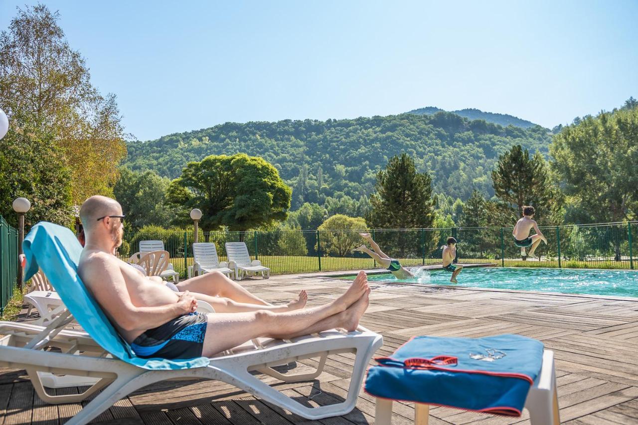Les Chalets De Booz Saint-Germain-du-Teil Kültér fotó